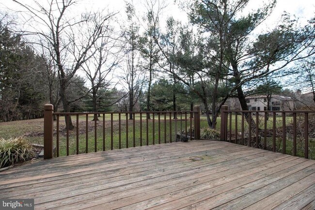 Building Photo - 80 Sayre Dr