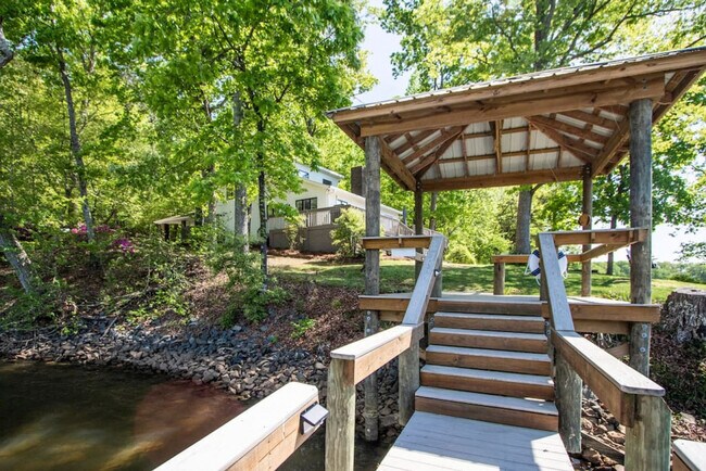 Building Photo - 16920 Landover Rd