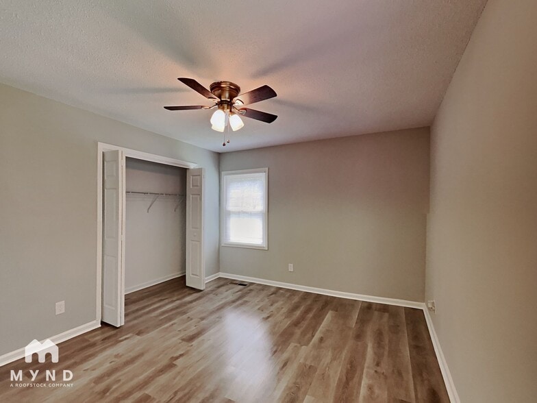 Building Photo - 300 Anne Ave