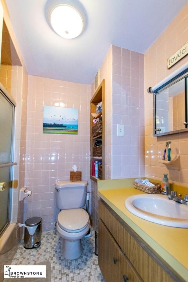 Building Photo - Carroll Gardens Brownstone One Bedroom