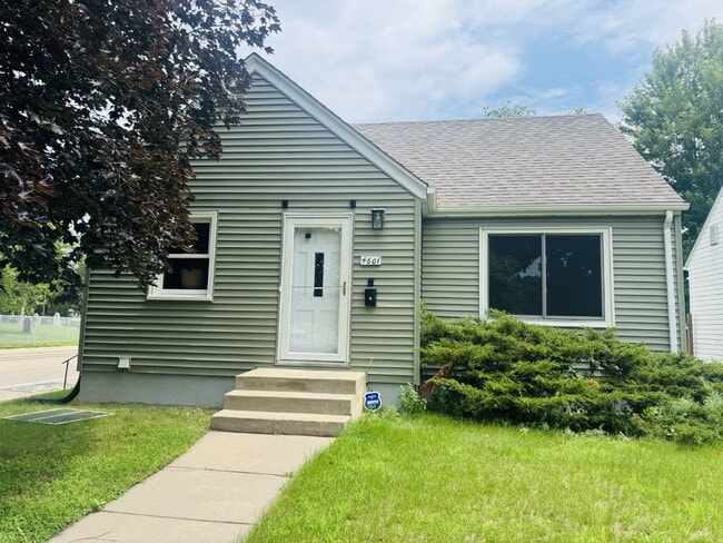 Building Photo - Charming 4-Bed Home with Gleaming Hardwood Floors, fully fenced backyard - 1500 Sq Ft in Minneapo...