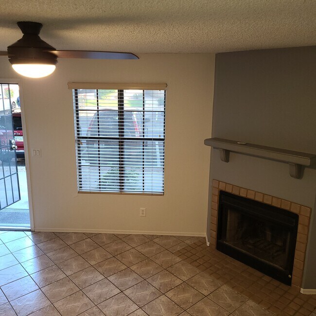 Building Photo - 3491 N Arizona Ave