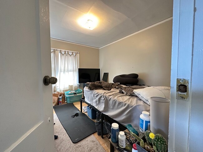 Building Photo - AVAILABLE NOW - 4 Bed, 2 Bath Chester Park...