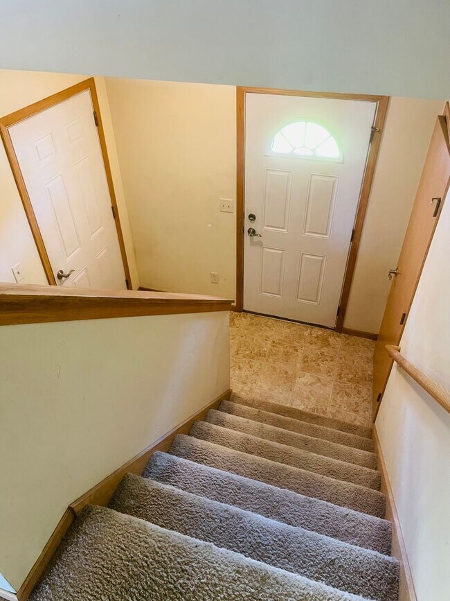 Building Photo - 2930 W Glenpark Dr