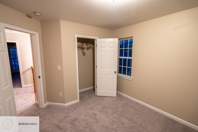 Building Photo - 1188 Ira St SW