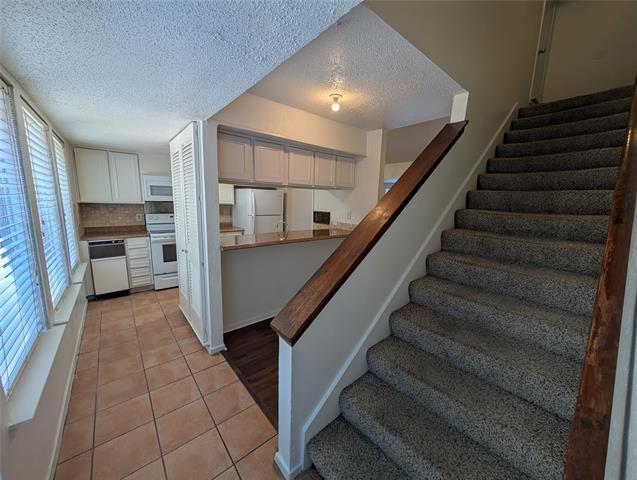 Building Photo - 8560 Park Ln