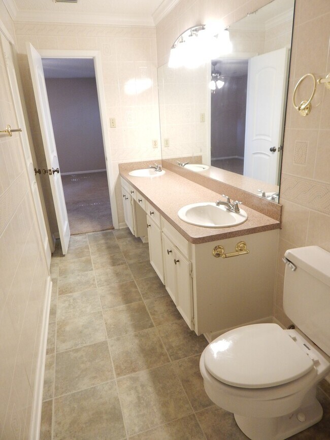 Building Photo - Gorgeous 3 Bedroom Home w/Workshop in Tyler!
