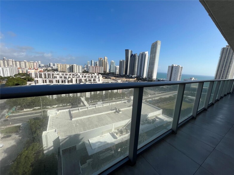 Building Photo - 300 Sunny Isles Blvd