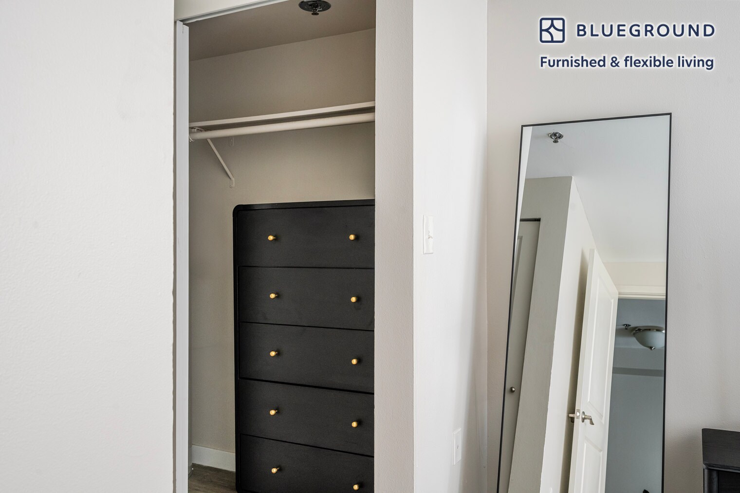 Building Photo - 526 Yale Ave N