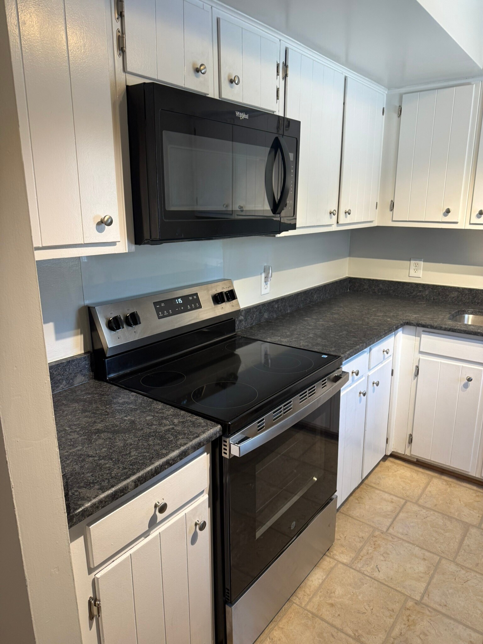 Kitchen with granite counters, new oven and new fridge - 4218 35th St S