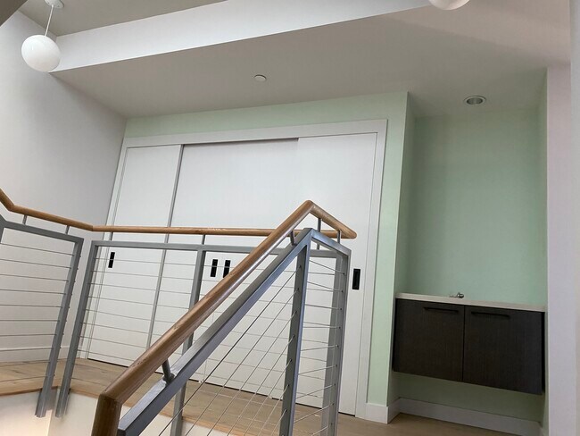 Building Photo - 1852 Stoner Ave