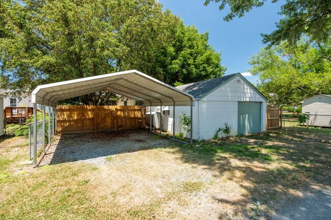 Building Photo - Quaint 2 Bedroom 1 Bath Home in Henrico!!