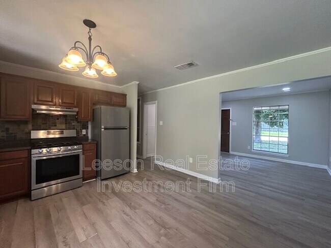 Building Photo - 2107 Orbit Dr