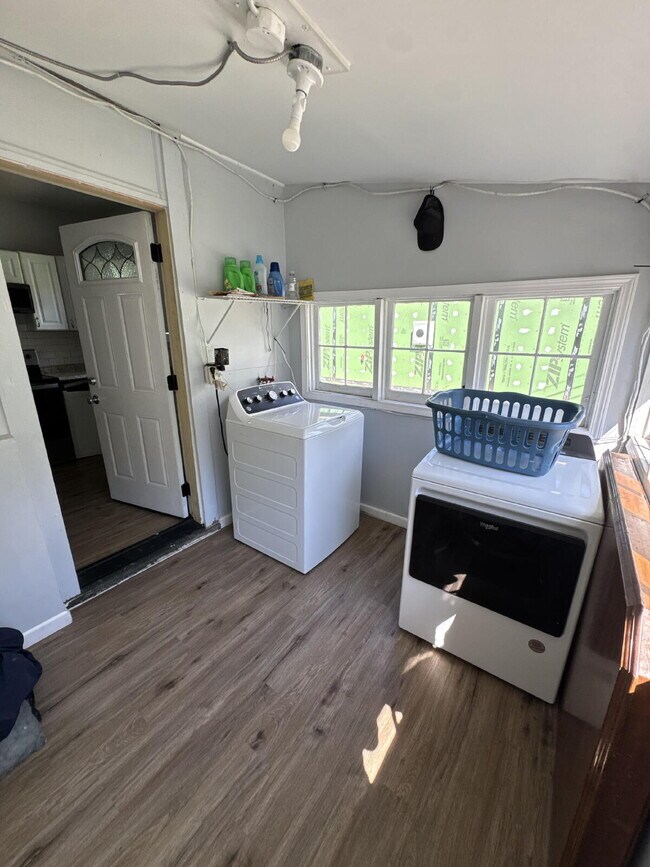 Building Photo - Spacious 3BR/2BA Home in Lafayette – Pet Friendly + Shared Laundry!