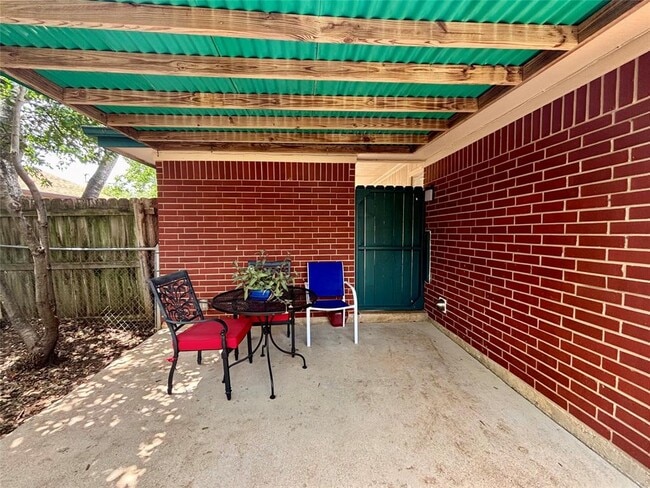 Building Photo - 808 Lone Star Dr