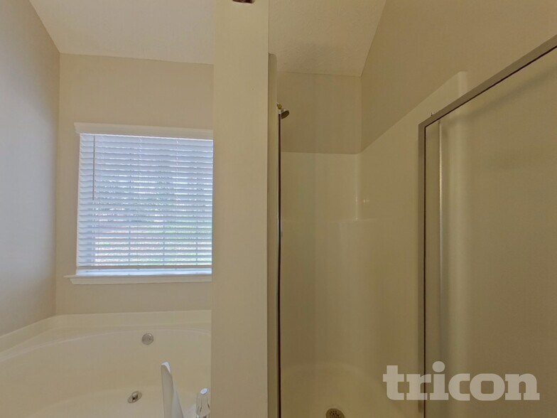 Building Photo - 6030 Savannah Dr