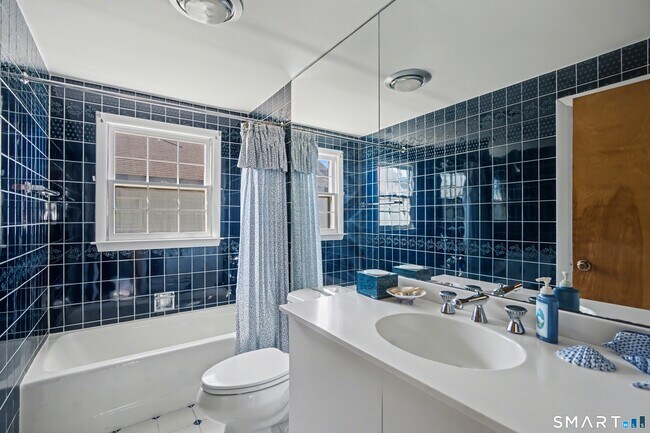 Building Photo - 217 W Shore Ave