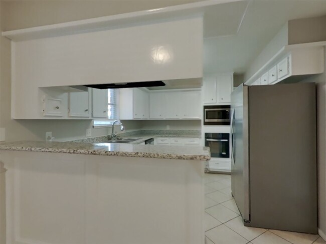 Building Photo - 5711 Kiowa Timbers Dr