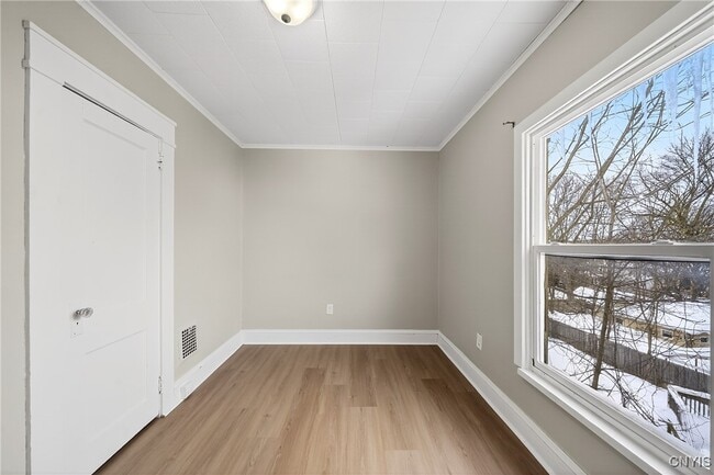 Building Photo - 162 Reed Ave