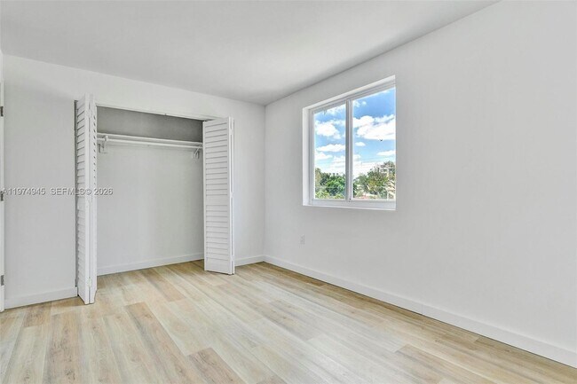 Building Photo - 620 SW 10th St