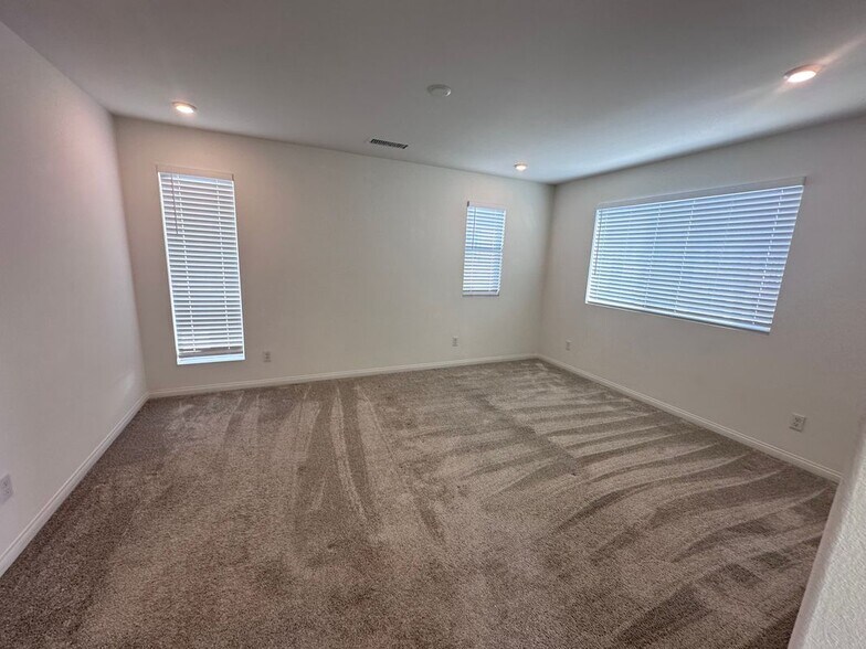 Building Photo - 335 S Carson Ct