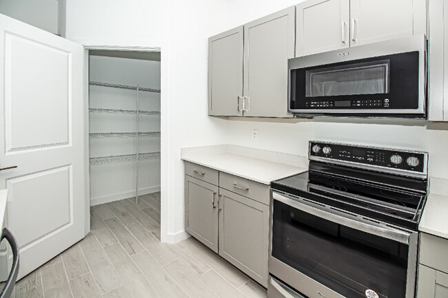 Building Photo - 5729 SE Sky Blue Cir