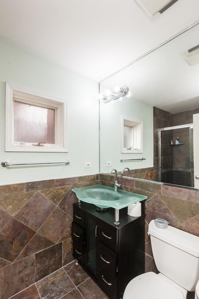 Building Photo - 2 bedroom in Chicago IL 60642