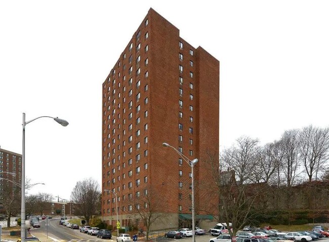 Primary Photo - 75 East Ave