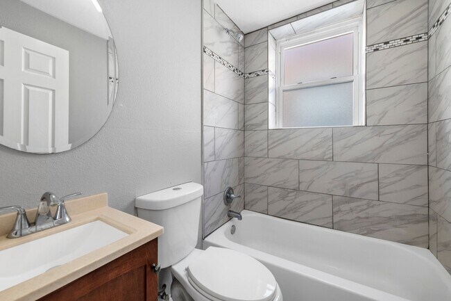 Building Photo - 4922-24 Wise