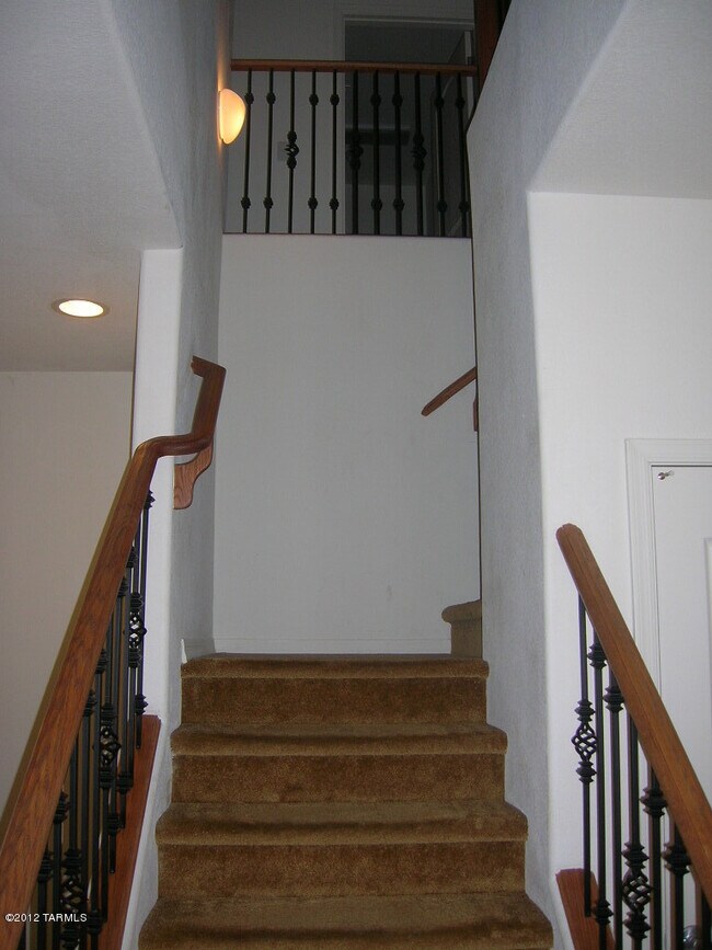 Building Photo - 9008 N Roebling Dr