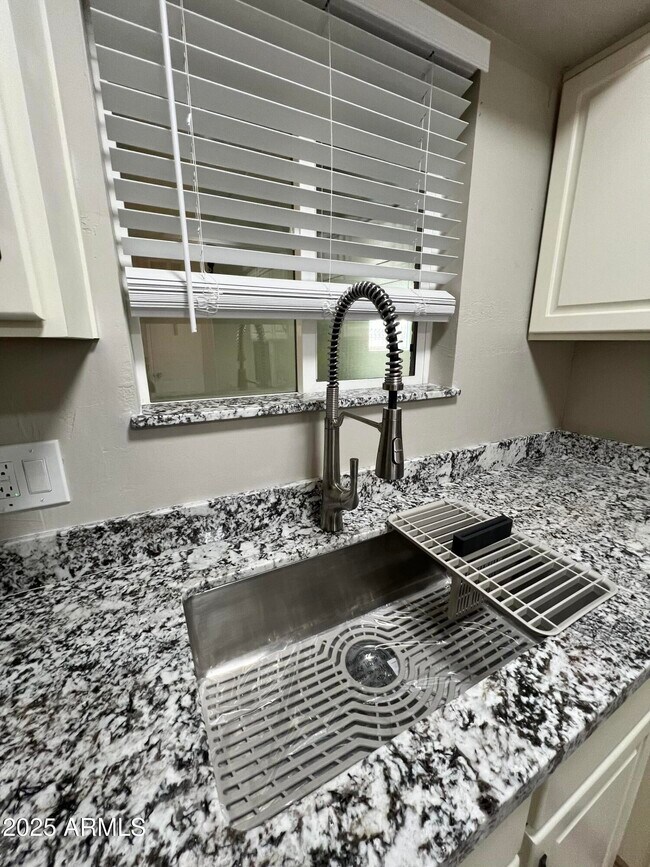 Building Photo - 4024 W Las Palmaritas Dr