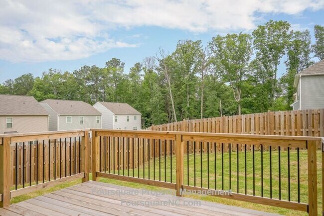 Building Photo - Spacious Single-Family Home with 1st Floor Office, Loft & Fenced Backyard , Includes Washer/Dryer