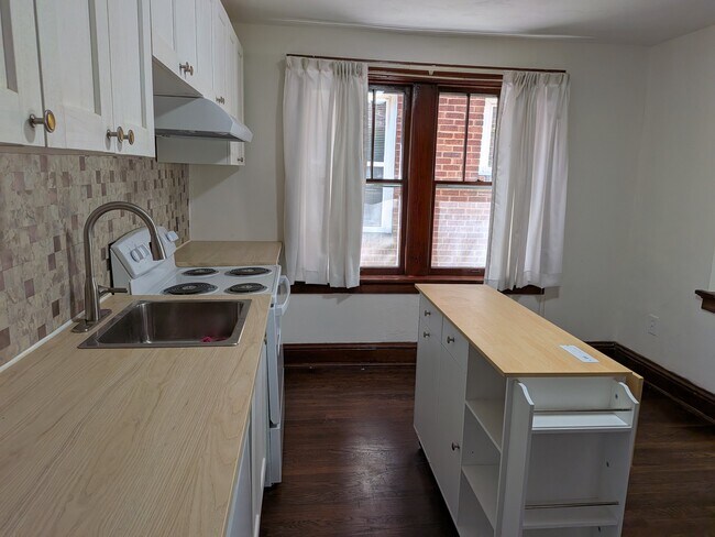 Building Photo - 5046 Miami St