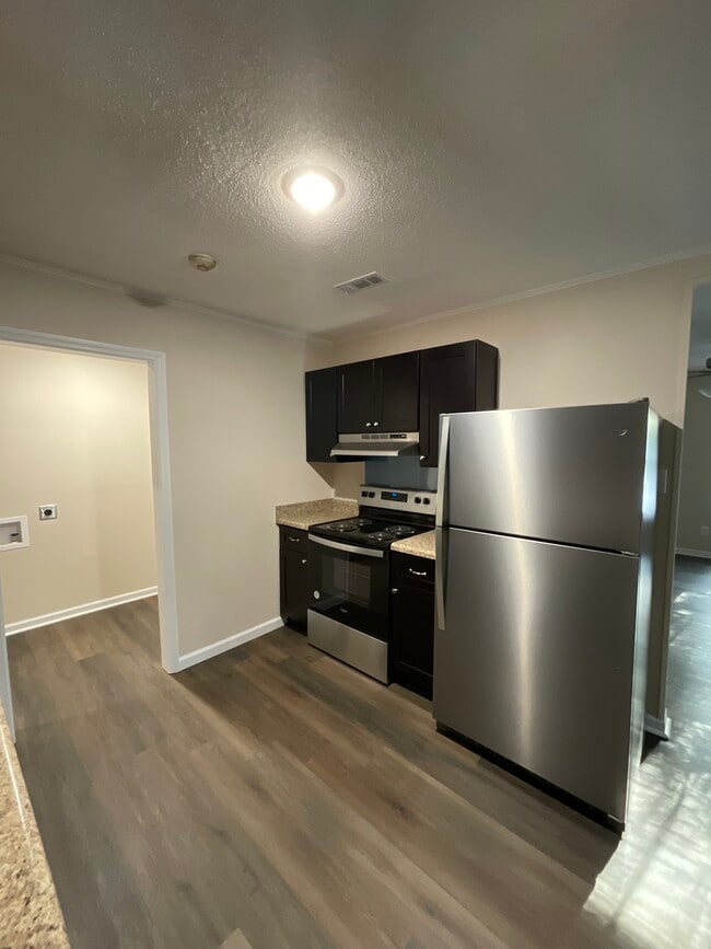 Building Photo - 1210 Dunwoody Dr