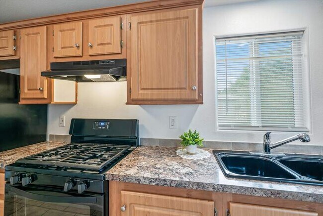 Building Photo - 5505 N Shannon Rd