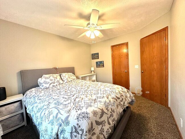 Building Photo - 4909 N 142nd St