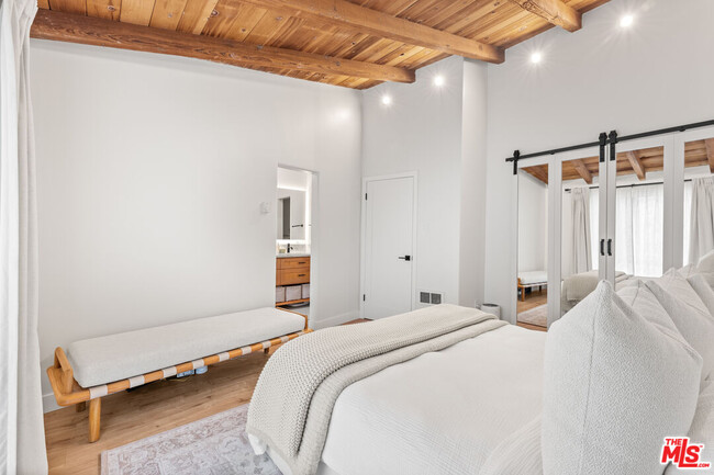 Building Photo - 621 California Ave