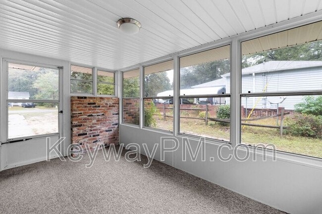 Building Photo - 13 Erskine Ln