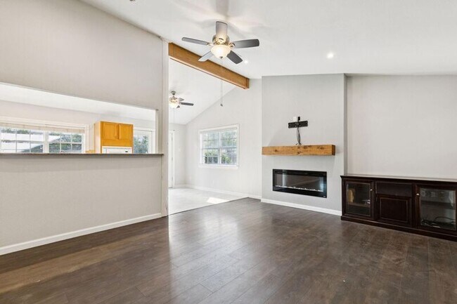Building Photo - 3324 Claymore Dr
