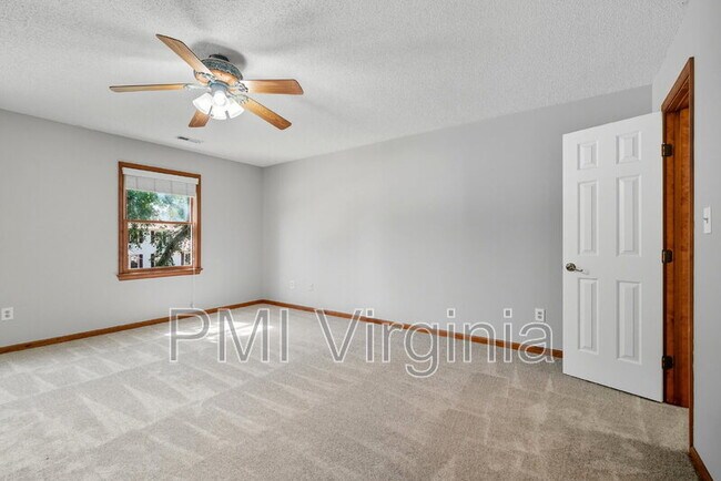 Building Photo - 932 Nugent Dr