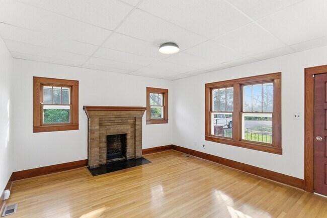 Building Photo - 7817 Old Rutledge Pike