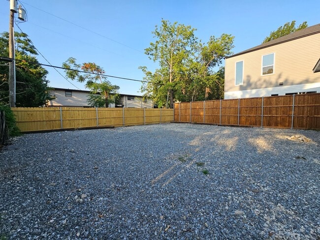 Building Photo - Ready for immediate move in!