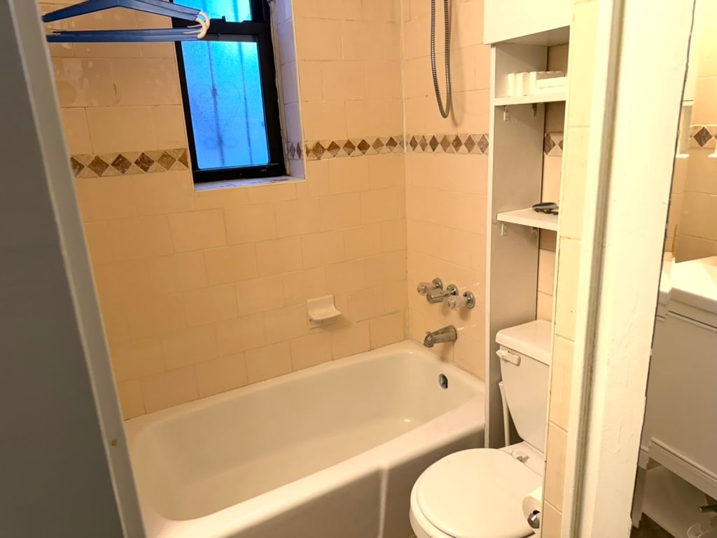 Building Photo - 448 E 87th St