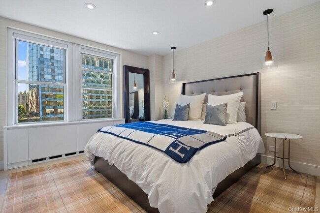 Building Photo - 433 W 34th St.