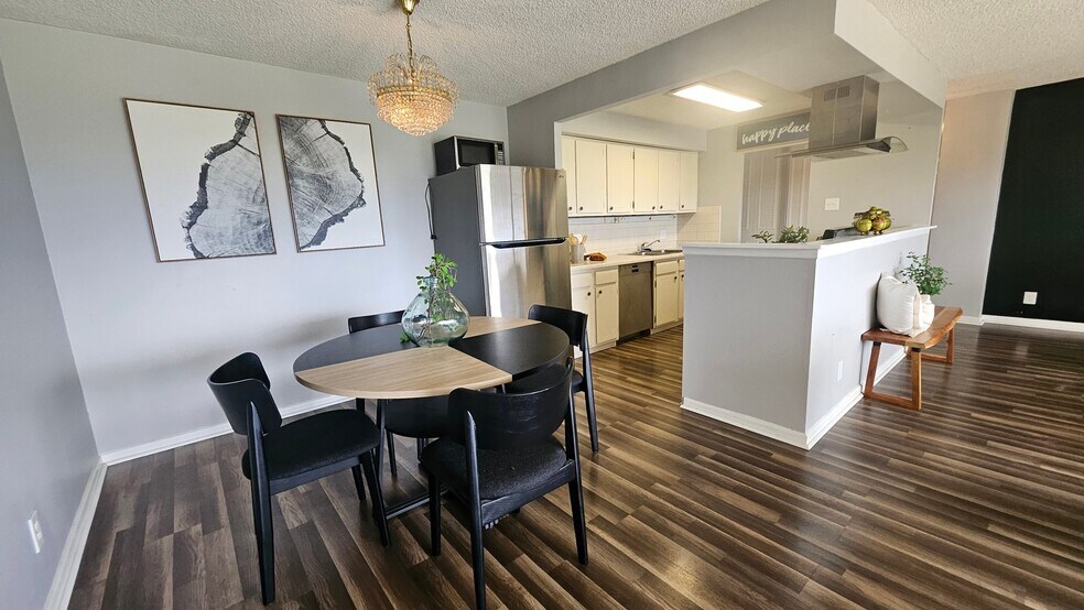 Building Photo - 411 Lakewood Cir