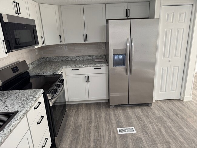 Building Photo - 205 Royal St