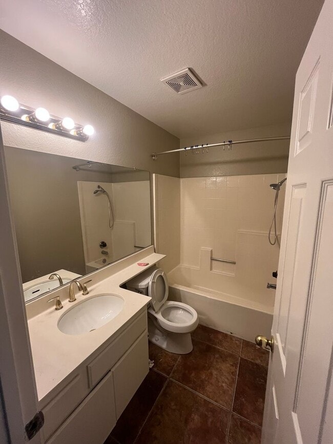 Building Photo - 39510 Sunrose Dr