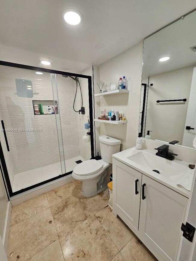 Building Photo - 18061 Biscayne Blvd