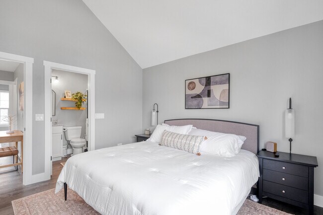 Building Photo - 100 Great Loop E Dr