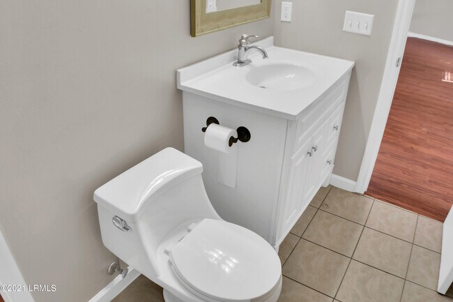 Building Photo - 25 Robin Way